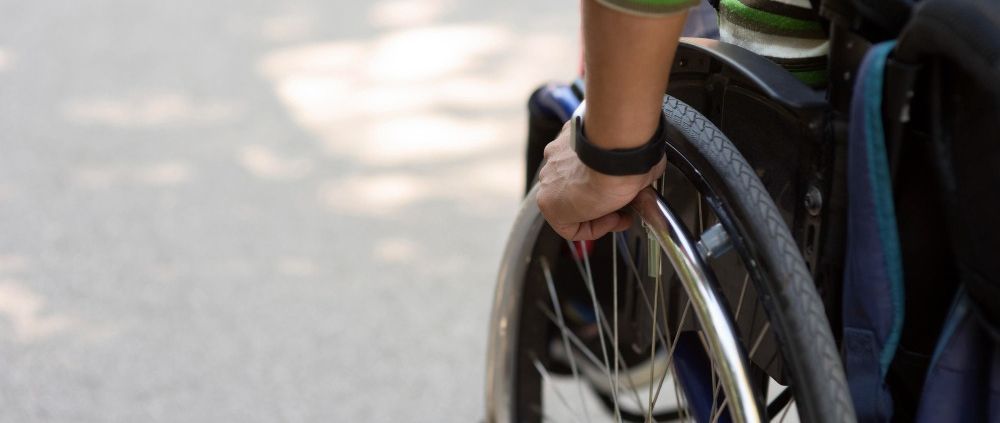 imagen de persona en silla de ruedas